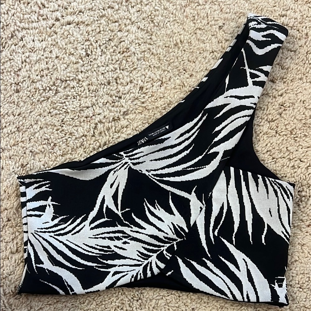 Zara Leaf Print One-Shoulder Crop Top